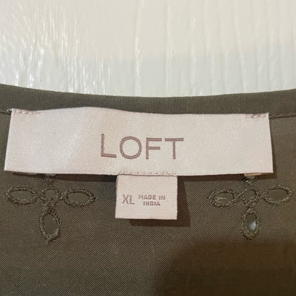 LOFT eyelet sleeveless blouse - Picture 2 of 2